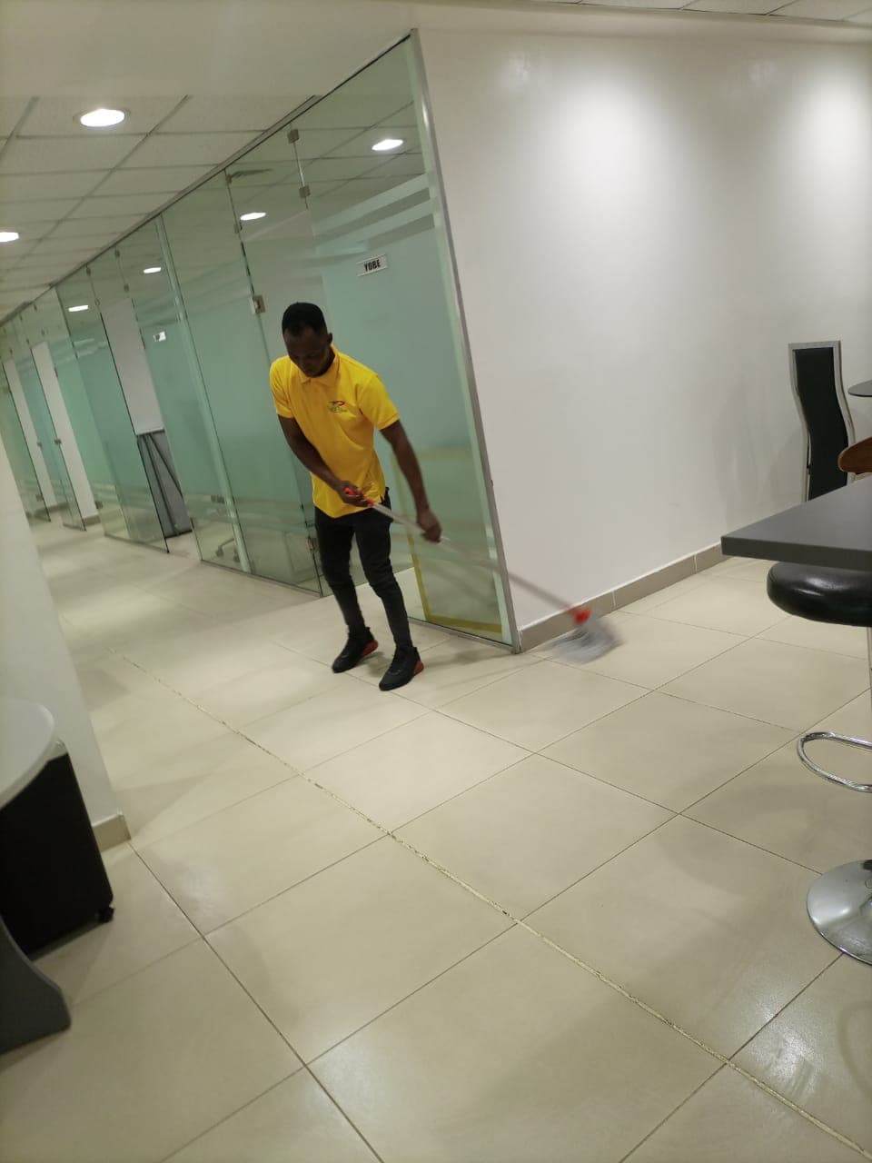 How a Clean Office Boosts Employee Productivity by Up to 15%